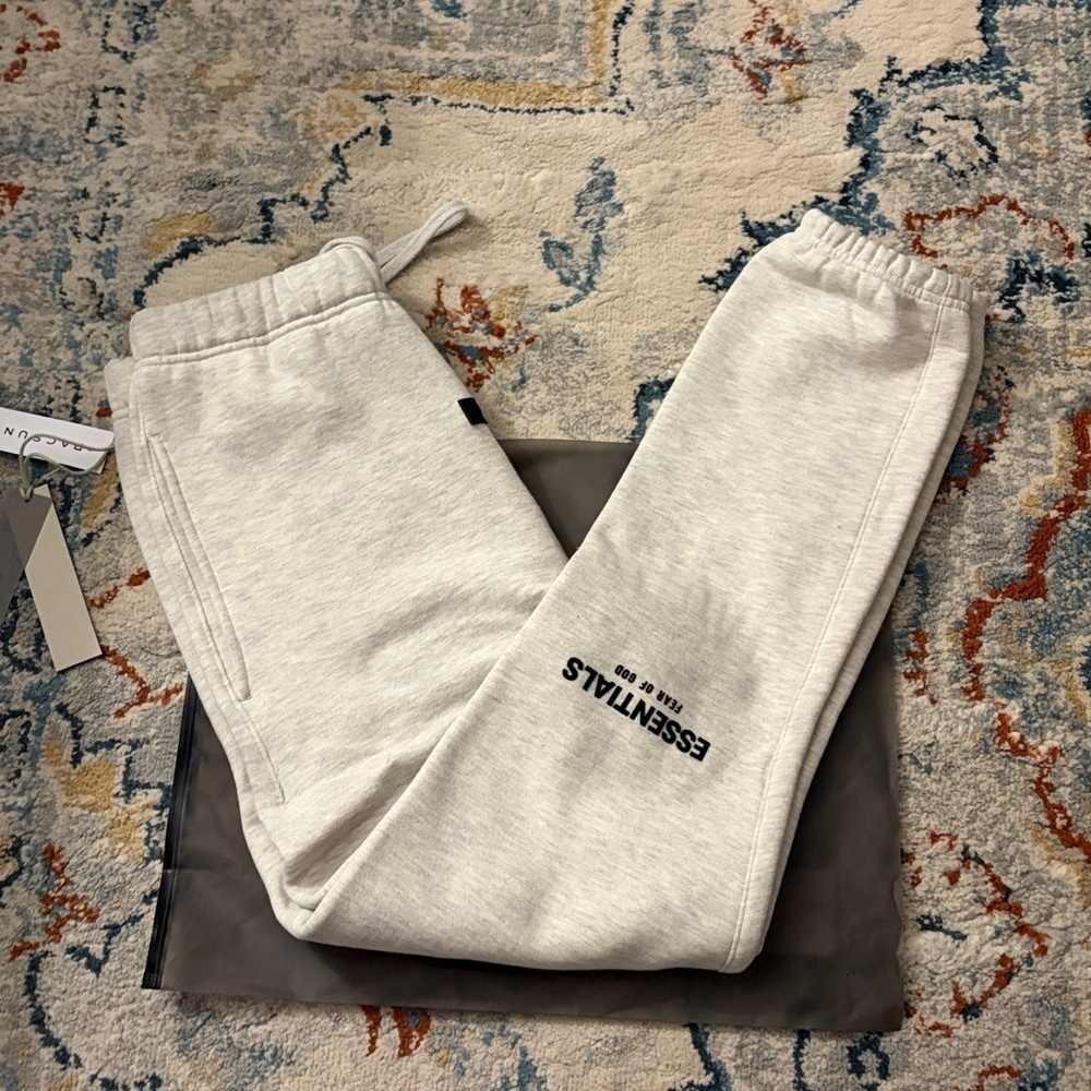 Essentials Fear Of God sweatpants light oatmeal size medium - Picture 5 of 6